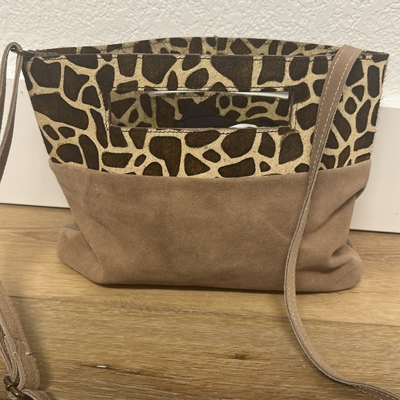 Anthropologie verona textured clutch crossbody giraffe print - Picture 2 of 12